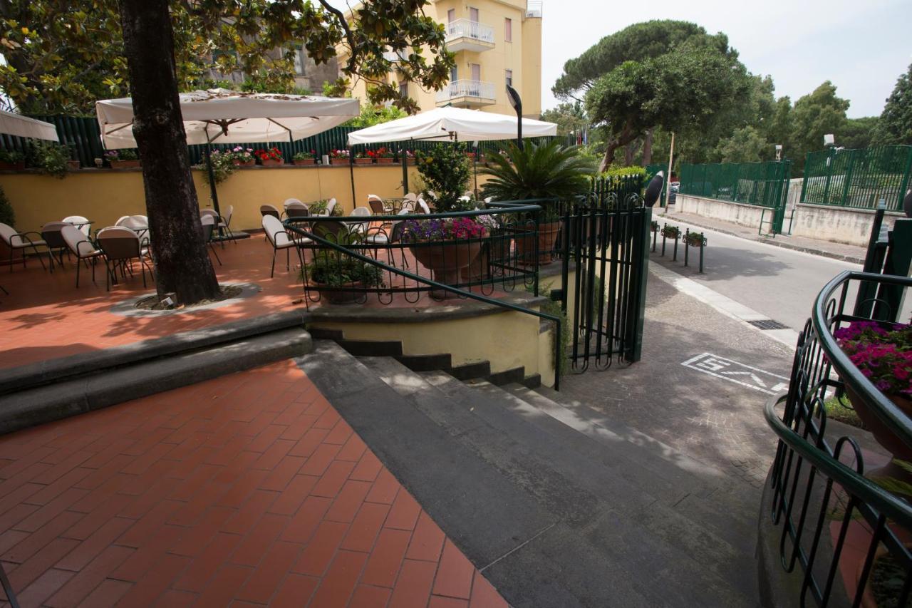 Hotel Villa Serena Castellammare di Stabia Exterior foto