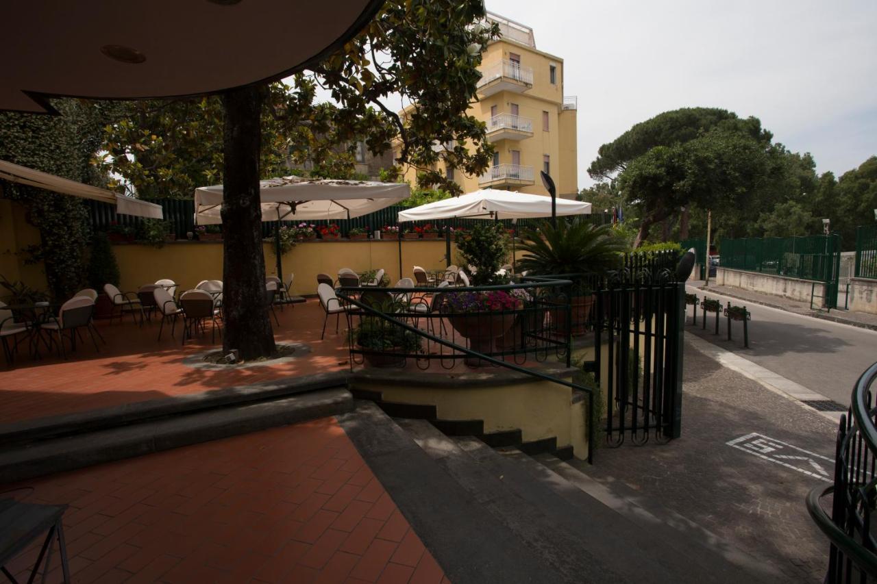 Hotel Villa Serena Castellammare di Stabia Exterior foto