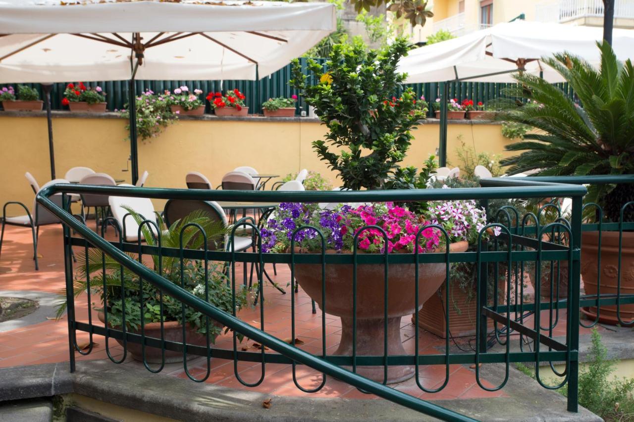 Hotel Villa Serena Castellammare di Stabia Exterior foto