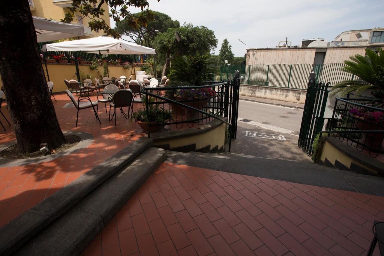 Hotel Villa Serena Castellammare di Stabia Exterior foto